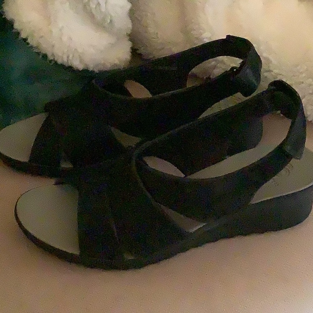 Clarks Cloudsteppers  black sandals